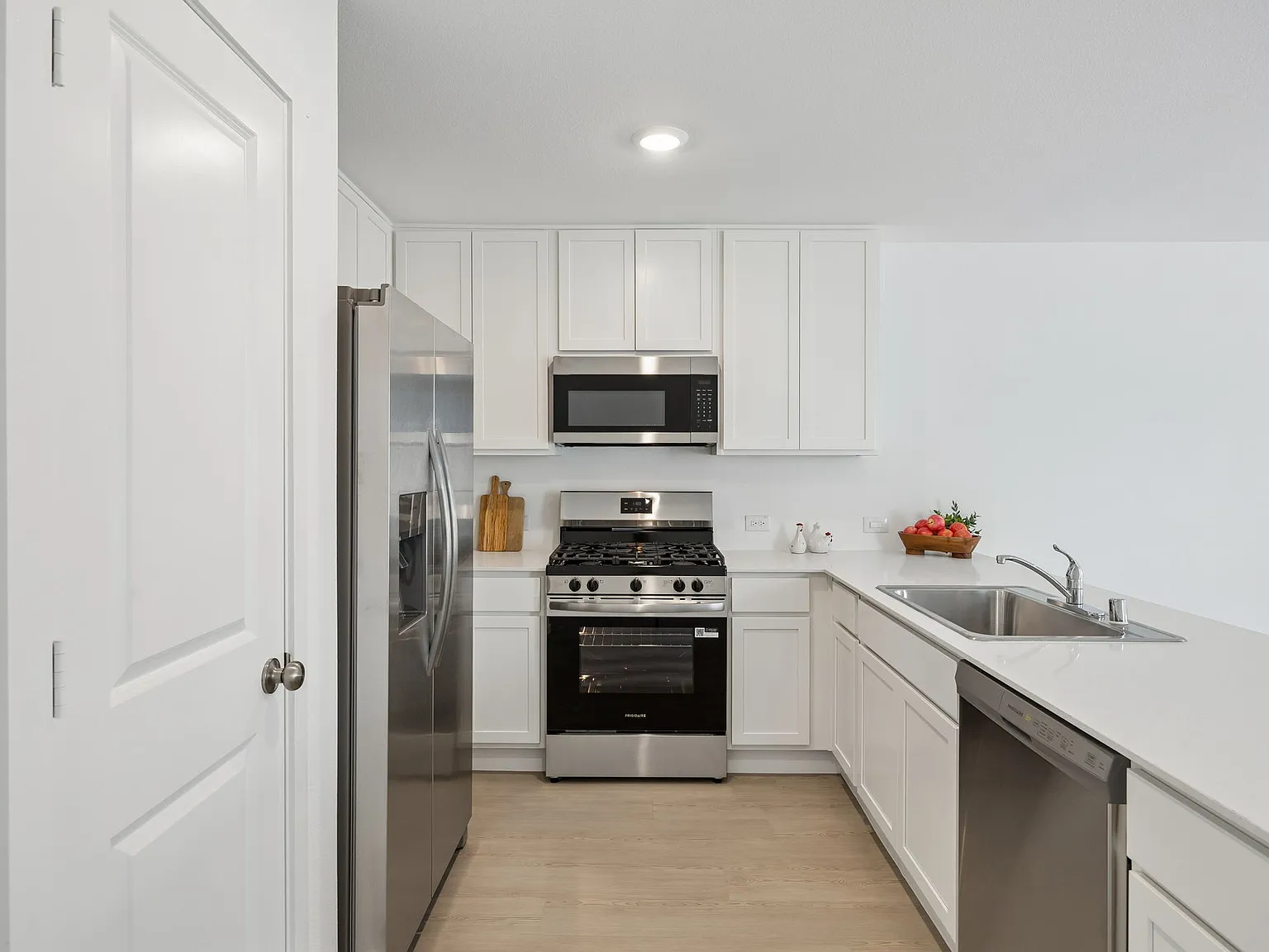 4 bed, 1612 sqft, $2,100 — Photo 2