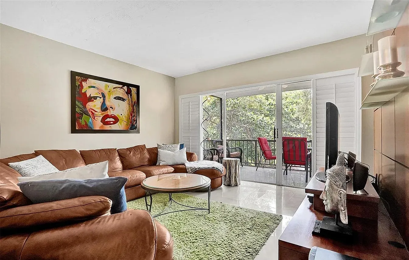 2 bed, 1093 sqft, $1,975 — Photo 2