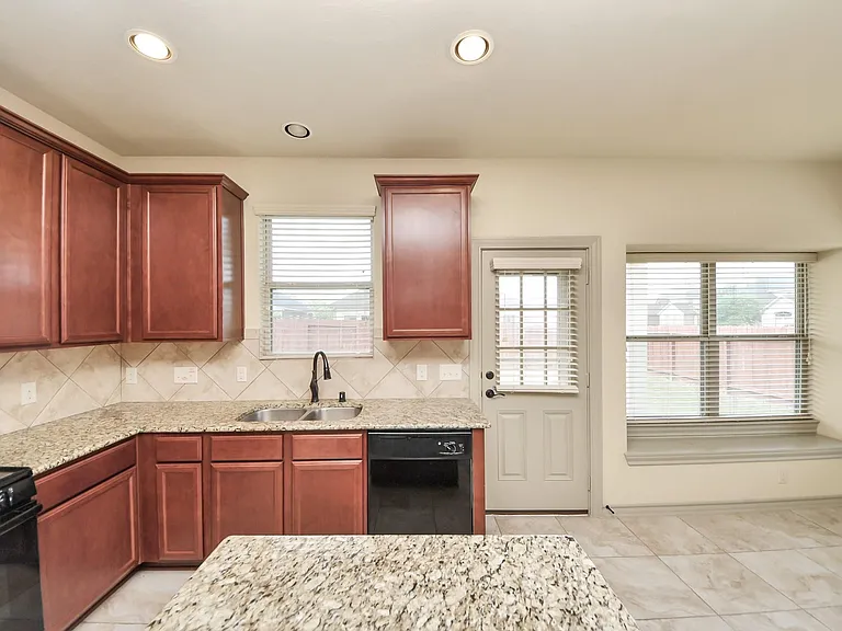 1902 Argos Dr — Photo 25