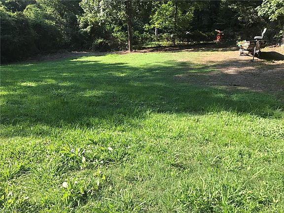 2nd image of 404 Sunset Dr