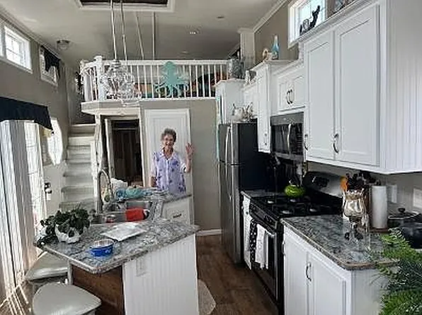 100 Eastview Dr #E19, Emerald Isle, NC 28594