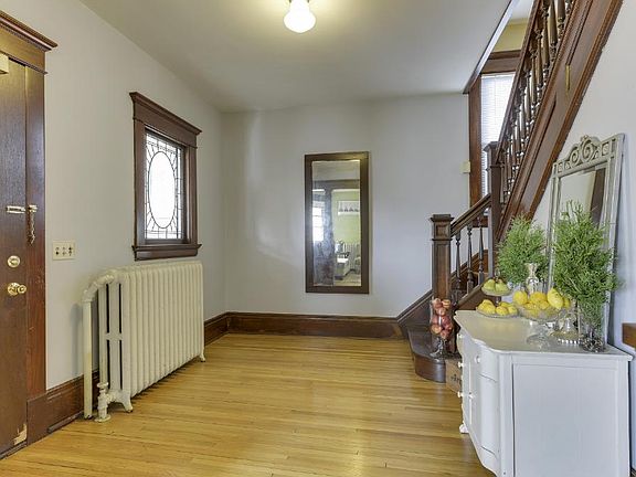 5th image of 935 Margaret St