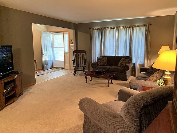 4th image of 1012 Flagstaff Ln