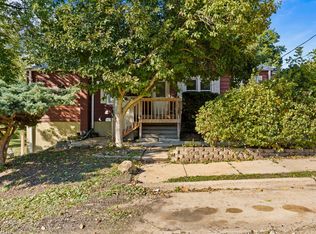 902 S 1st St, Knoxville, IA 50138