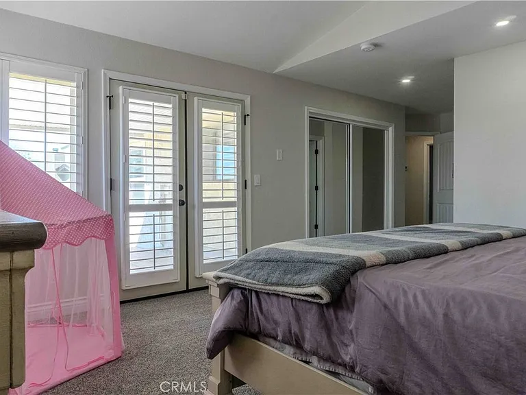 1042 Robinson Ct — Photo 33