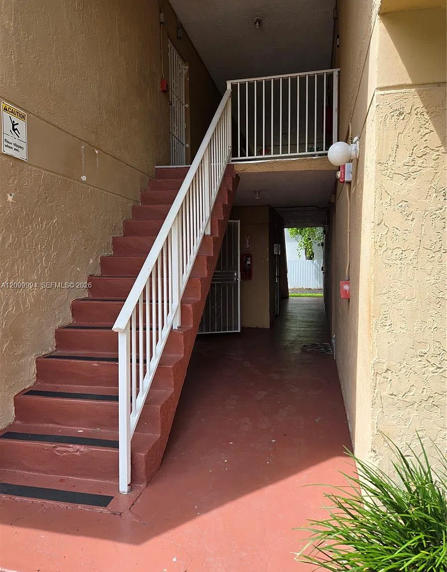 Laguna Club East Condo — Photo 3
