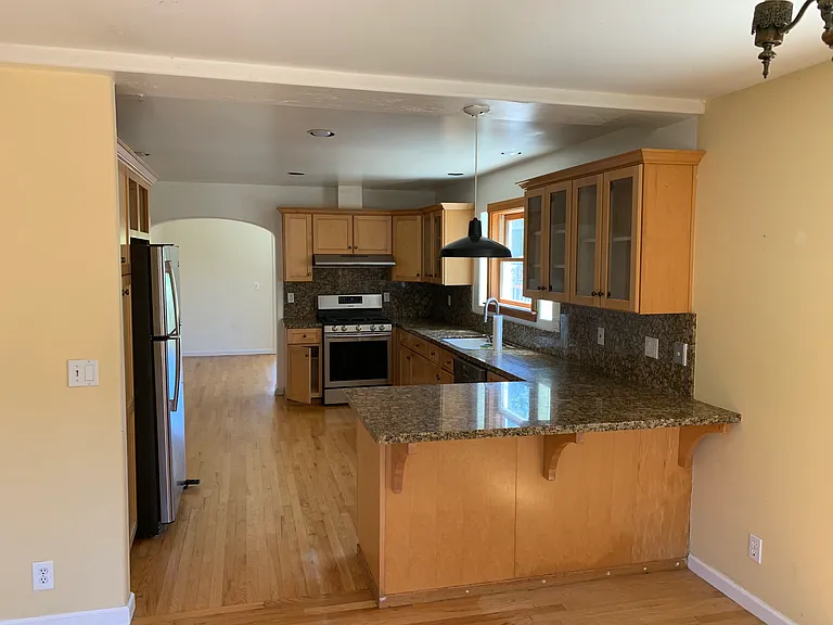 117 Grover Ln — Photo 3