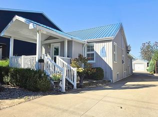 16 Fort St, Pt Edward, ON N7V1M2