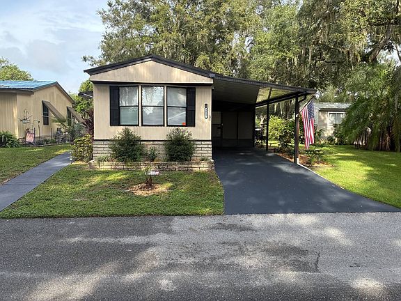 2nd image of 3817 Oakcrest Ln