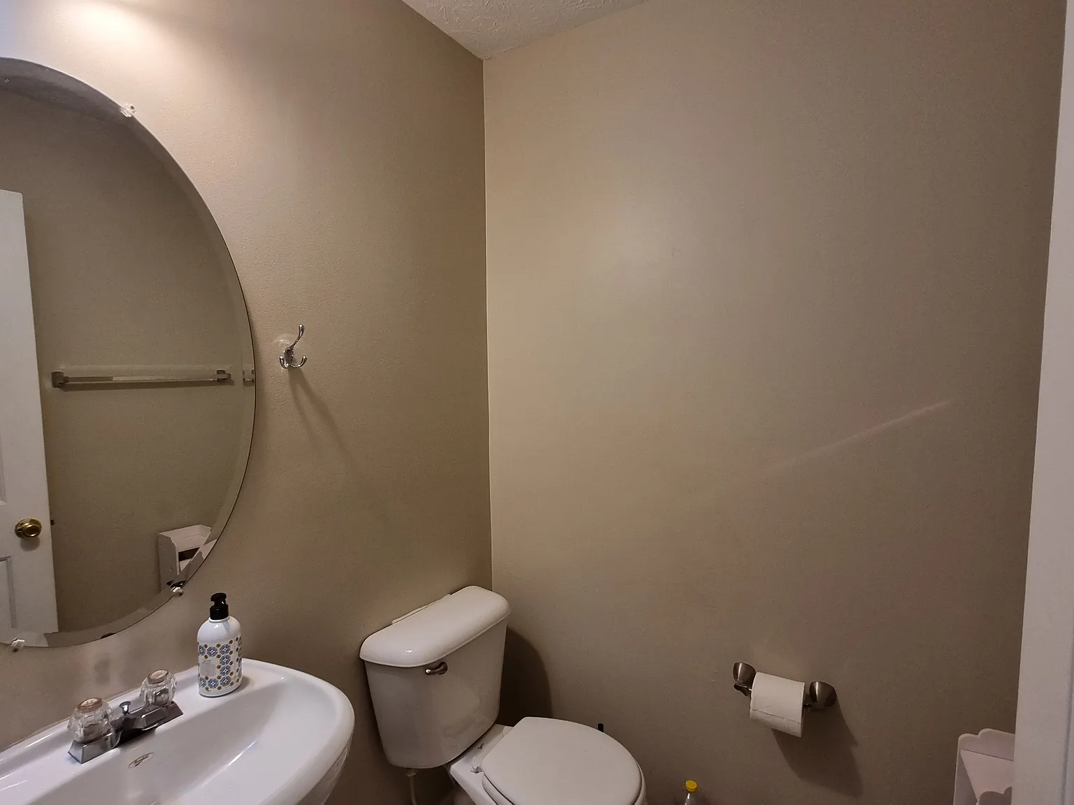 4 bed, 2.5 bath, 2346 sqft, $2,200 — Photo 4