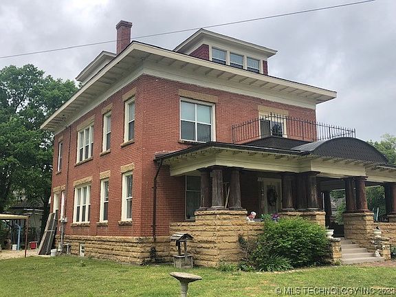 3rd image of 302 S McQuarrie Ave