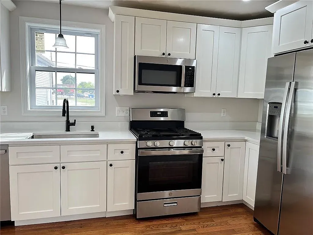 3 bed, 1400 sqft, $2,500 — Photo 2