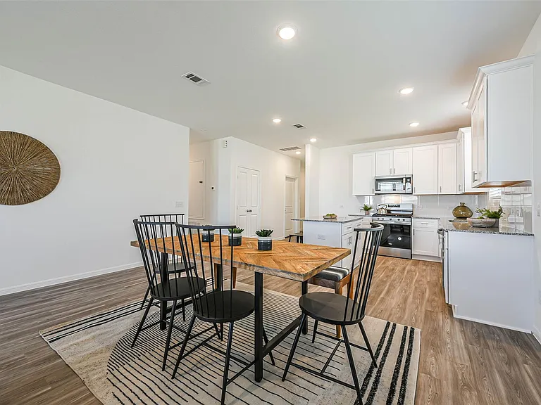 3075 Clydesdale Dr — Photo 9