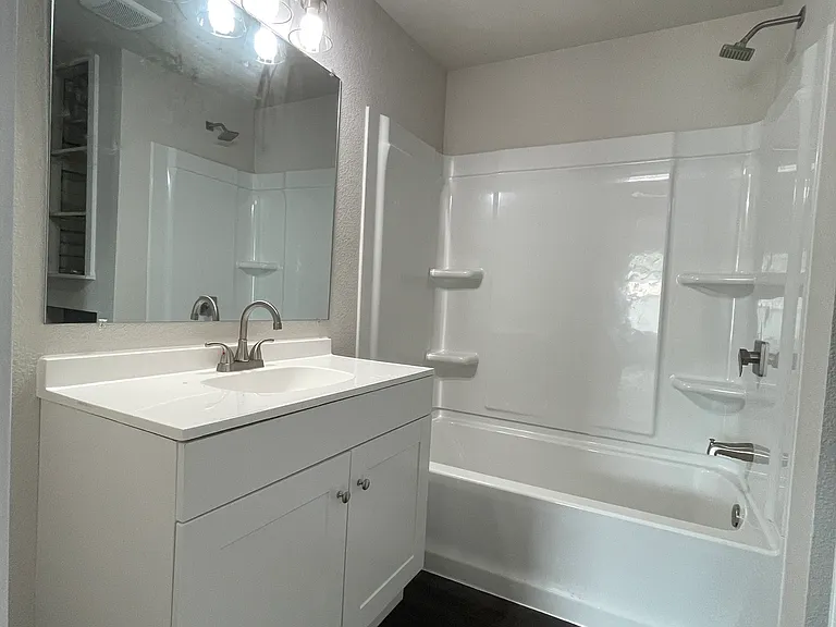 307 E Good St #B — Photo 6