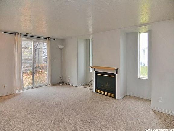 Living Room (2)