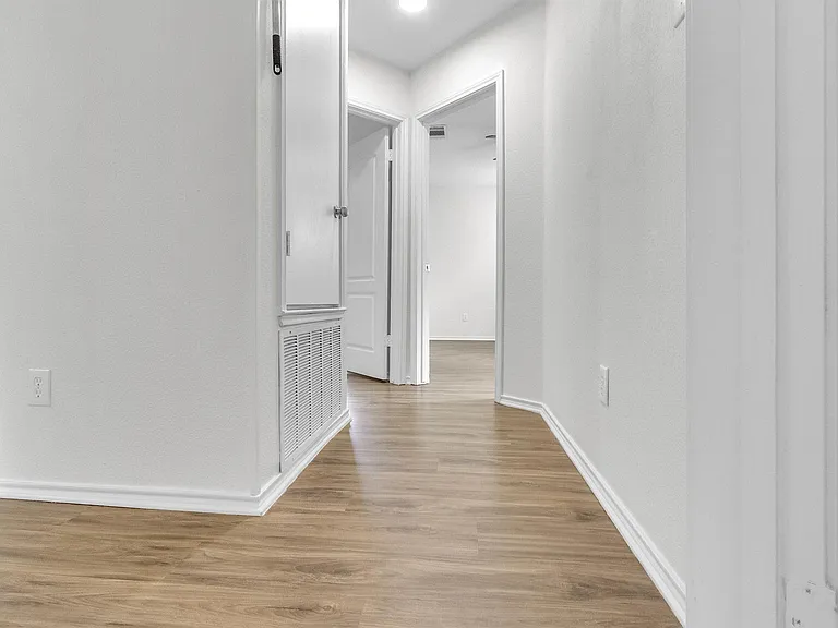 1413 Baffin Cv — Photo 26