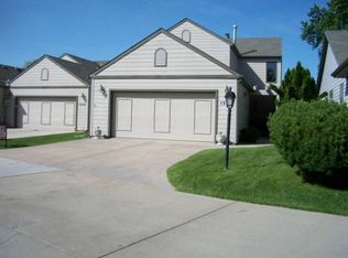 1527 Stagecoach Rd, Grand Island, NE 68801