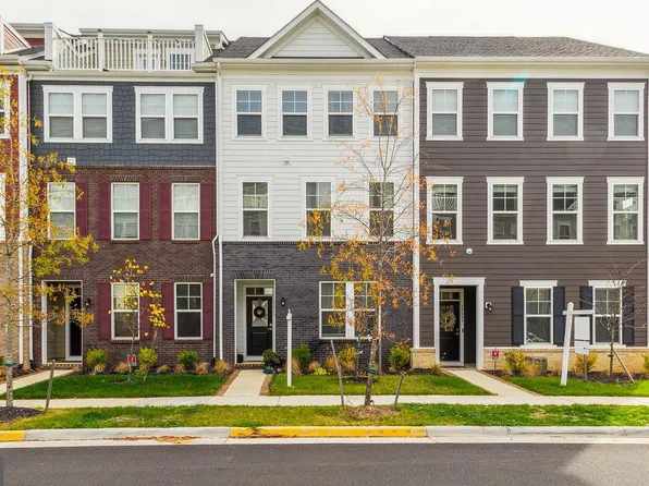 17661 Falcon Heights St, Dumfries, VA 22026