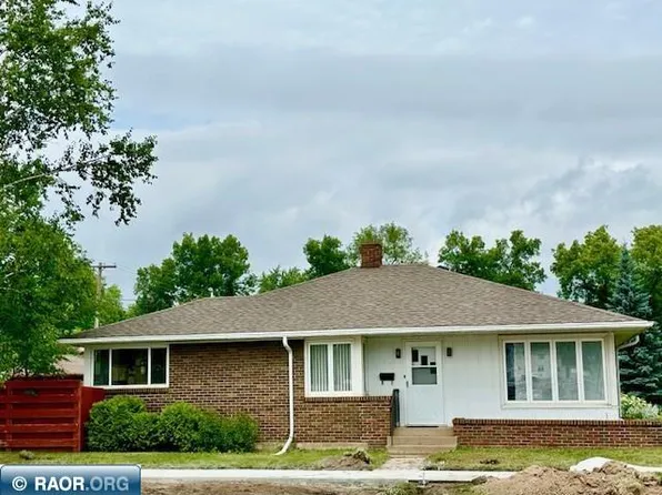 515 E 23rd St, Hibbing, MN 55746