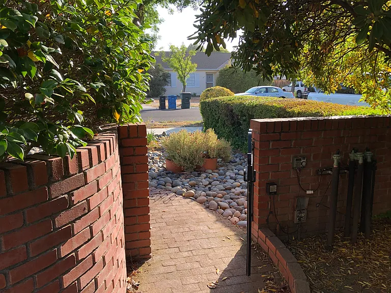 2430 Ramona St — Photo 15