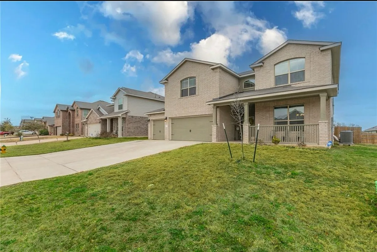 Building Photo - 2824 Jackal Dr