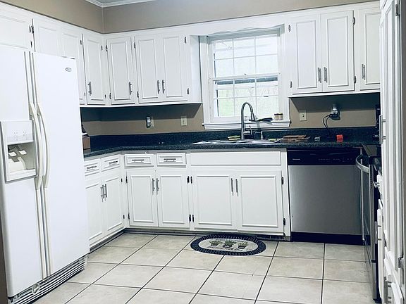 5th image of 3026 Lake Terrace Dr