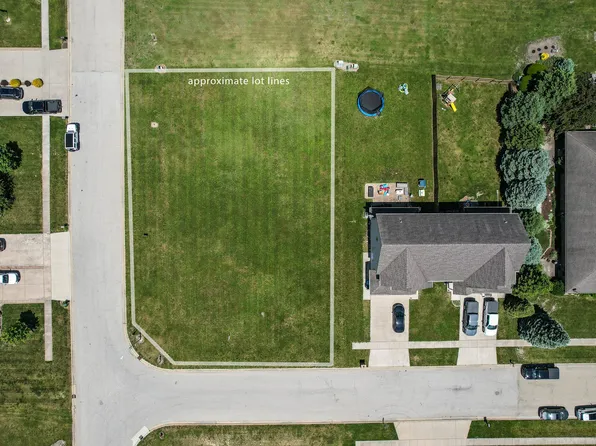 900/902 Center St, Mazon, IL 60444