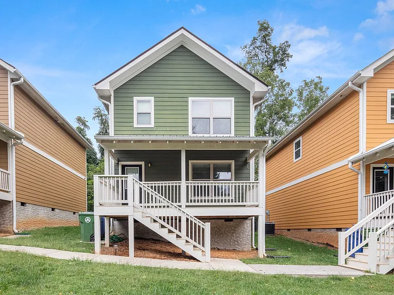 8 Cottage Cove Ln — Photo 1