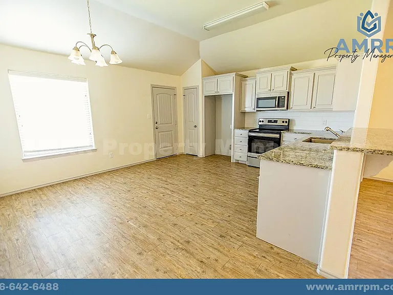 1217 Kingston St — Photo 11