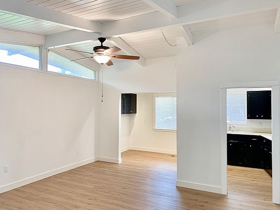 4th image of 803 SE 110th Ave