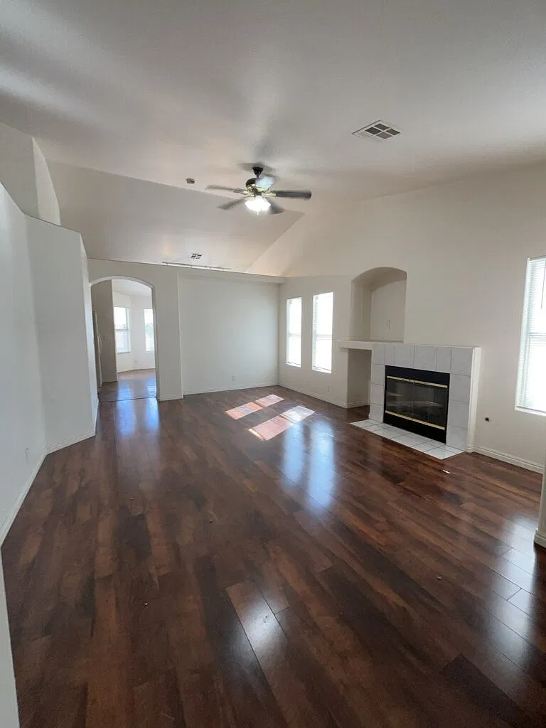 3 bed, 2.0 bath, 1314 sqft, $1,950 — Photo 4