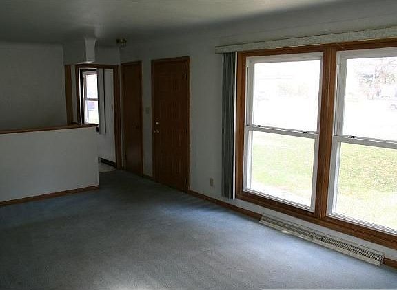 2nd image of 1743 White Bear Ave N