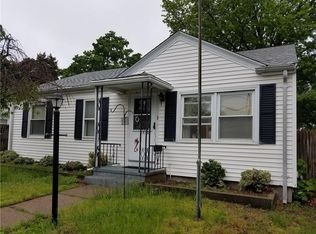 8 Wendell St, Pawtucket, RI 02861