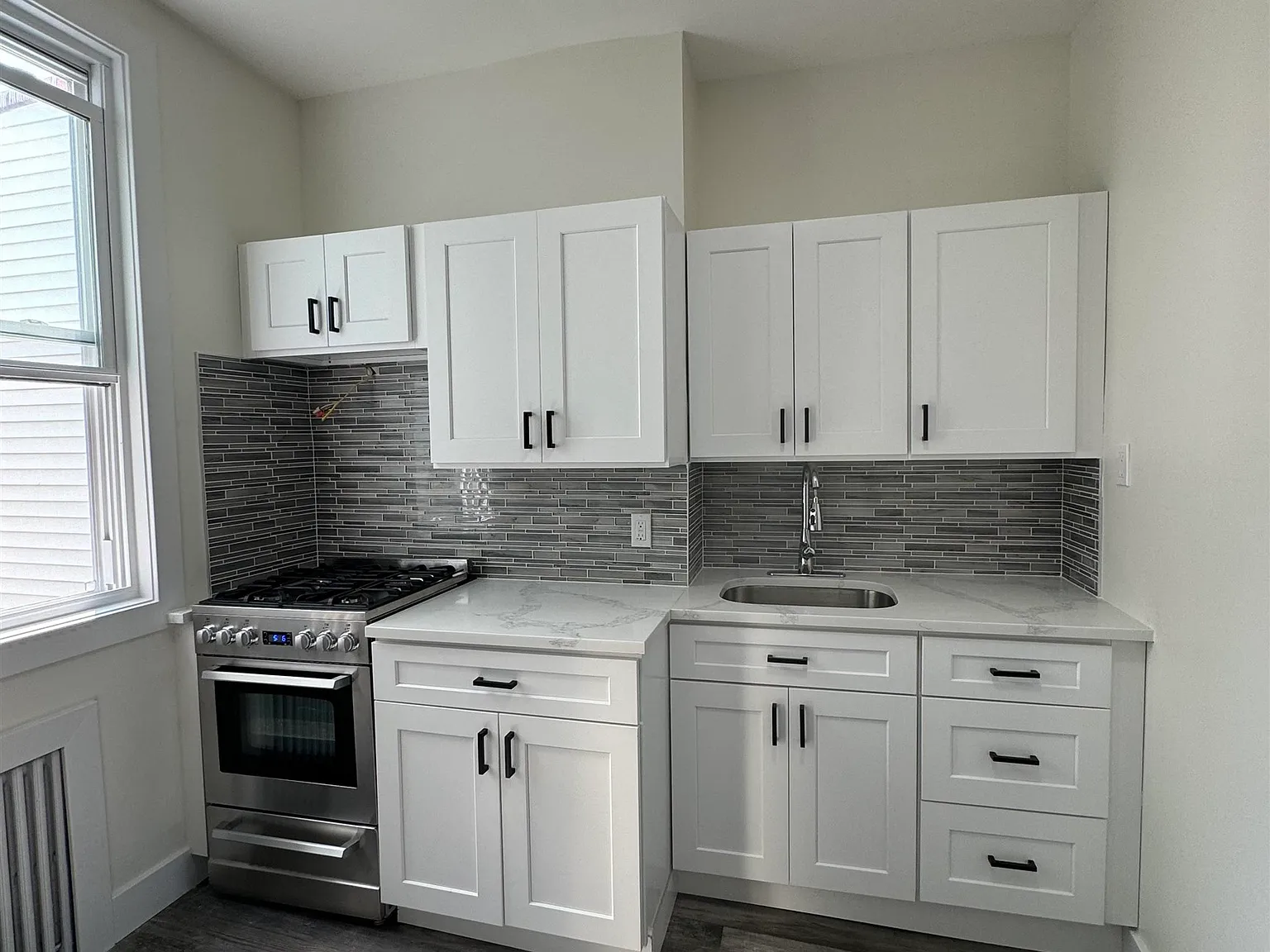 3 bed, 1.0 bath, $2,600 — Photo 3
