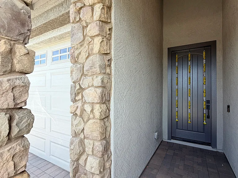 19438 W Solano Dr — Photo 2