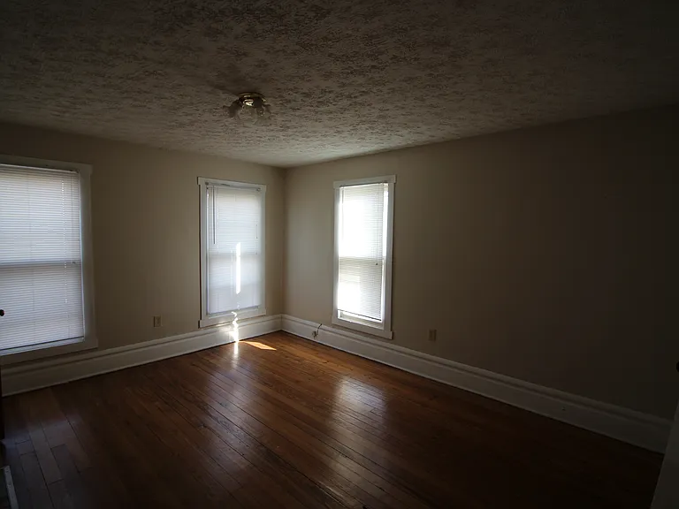 137 E 4th Ave — Photo 7