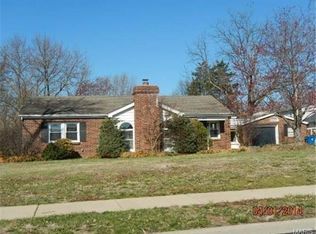 935 Sulphur Spring Rd, Ballwin, MO 63021