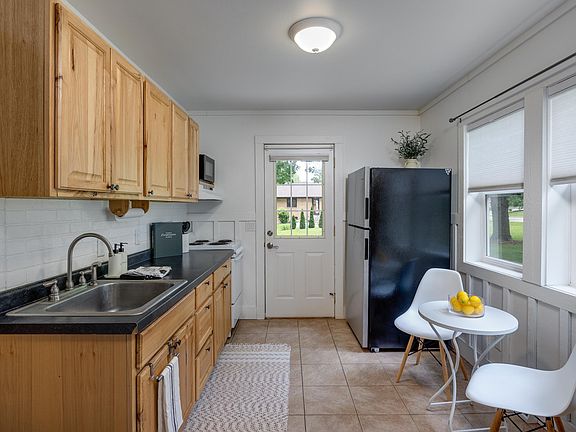 5th image of 306 Bue St