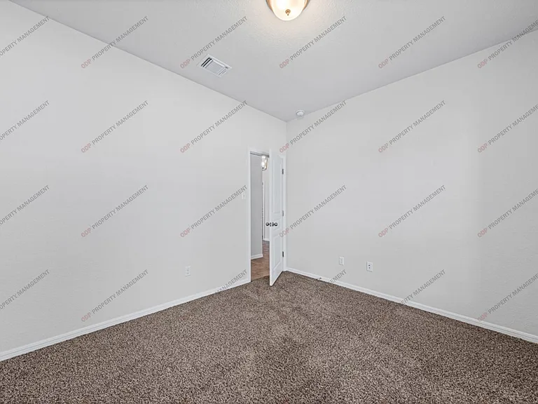 516 Cross Dr — Photo 5