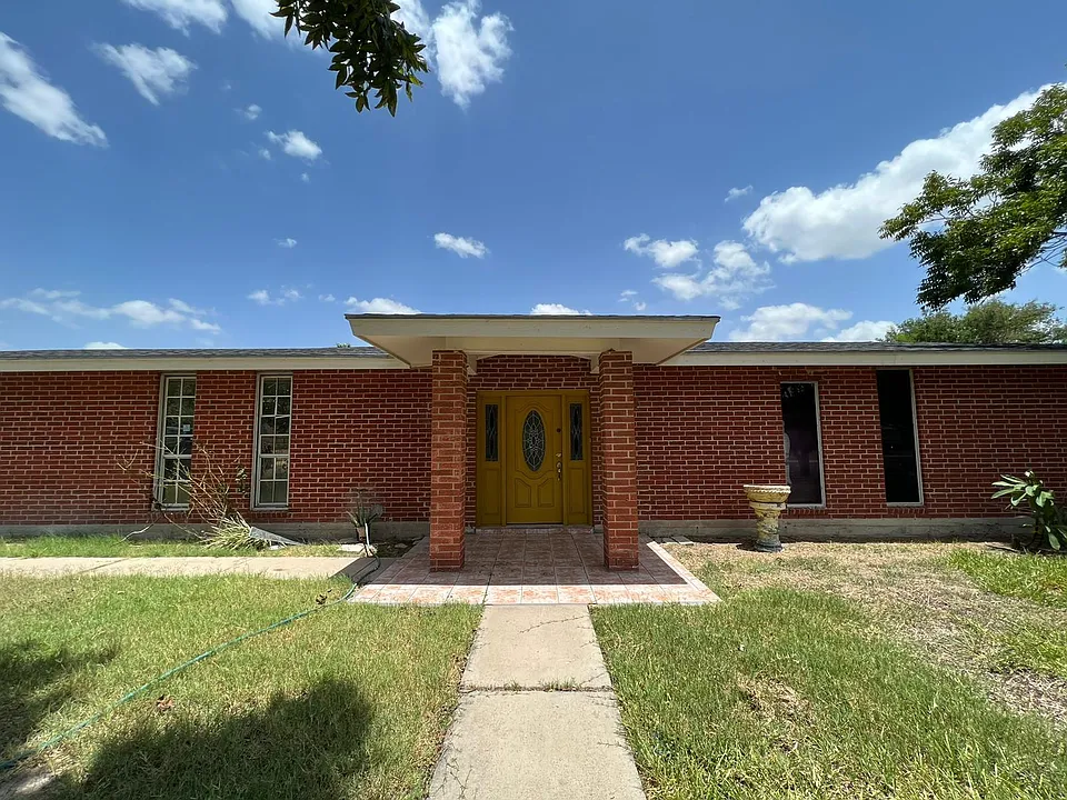 1103 E Ebony Ln