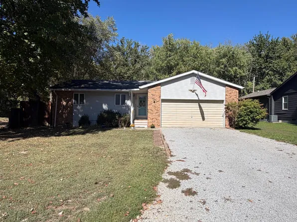 303 Dorris Dr, Fairfield, IL 62837