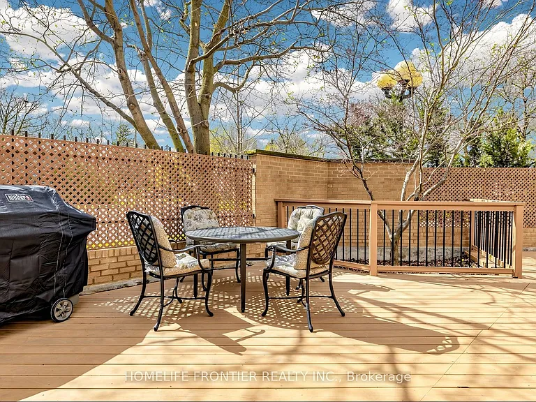 131 Beecroft Rd #203 — Photo 39