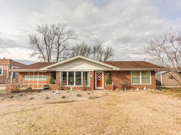 29 Lakeshore Dr, Belleville, IL 62220