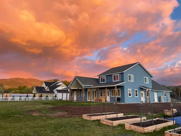 1425 Connelly Ln, Emmett, ID 83617