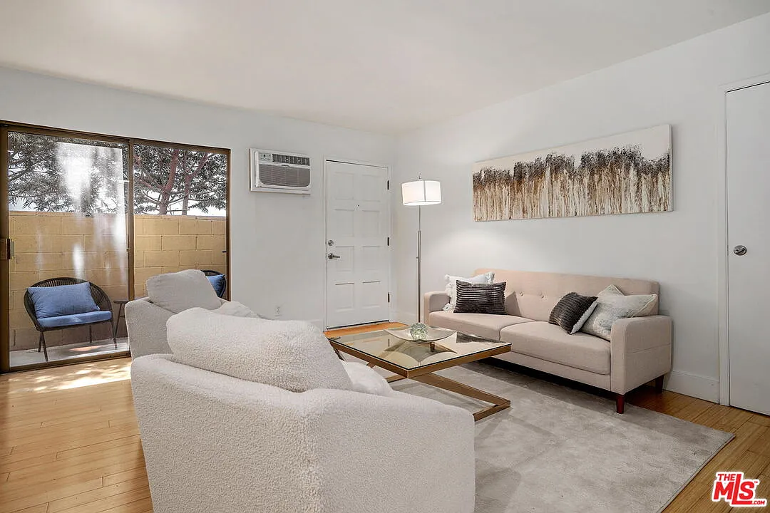 2 bed, 2.0 bath, 1000 sqft, $3,695 — Photo 4