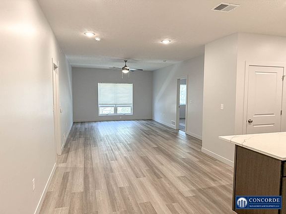 4th image of 2400 Q St #204
