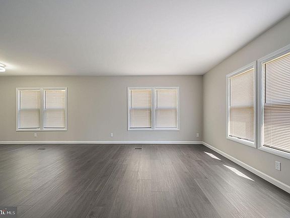 4th image of 1501 Buffalo Rd