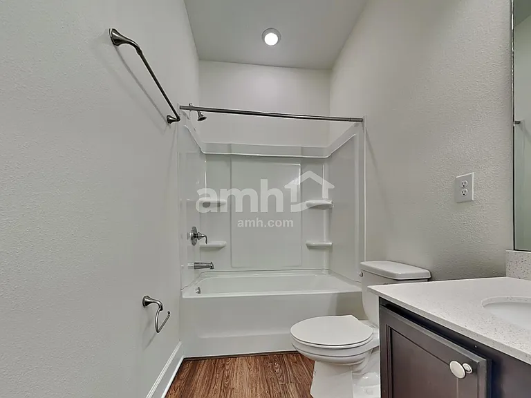 1028 Walden Pond Dr — Photo 15