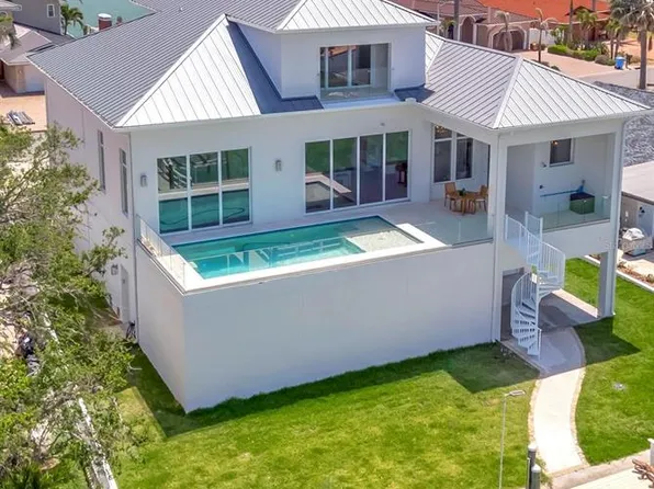 20 Bellevue Dr, Treasure Island, FL 33706