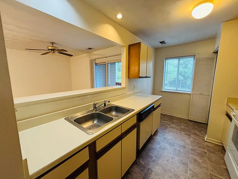 401 E Berryfield Ln — Photo 5